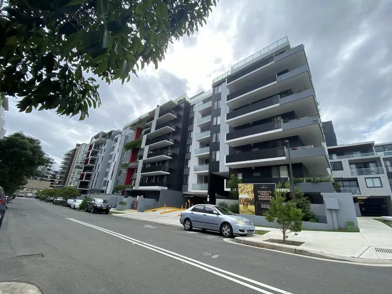 Spacious Three Bedroom Brand New Apartment For Lease