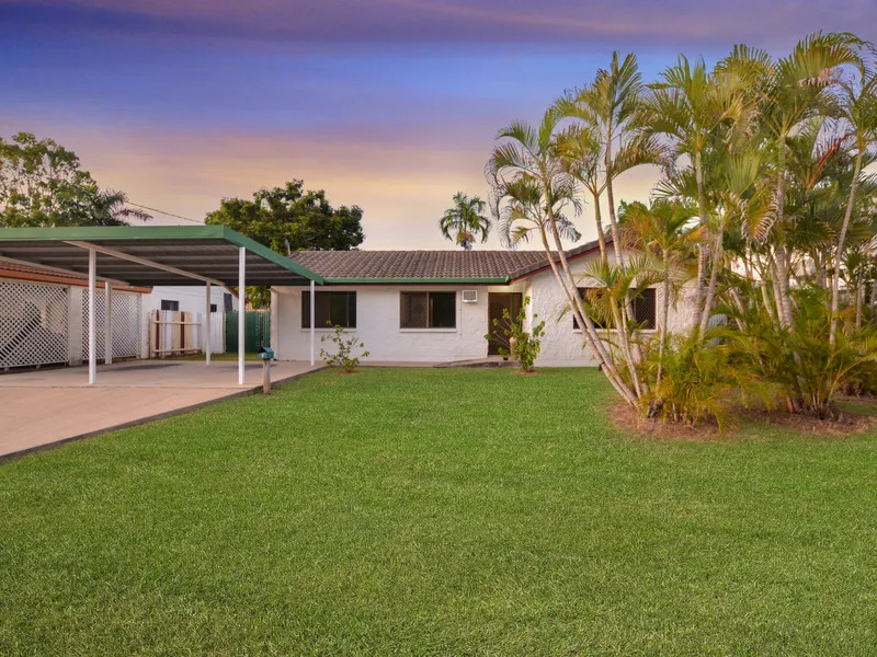 Move - In Ready and Great Rental Returns! Approx $350 PW!