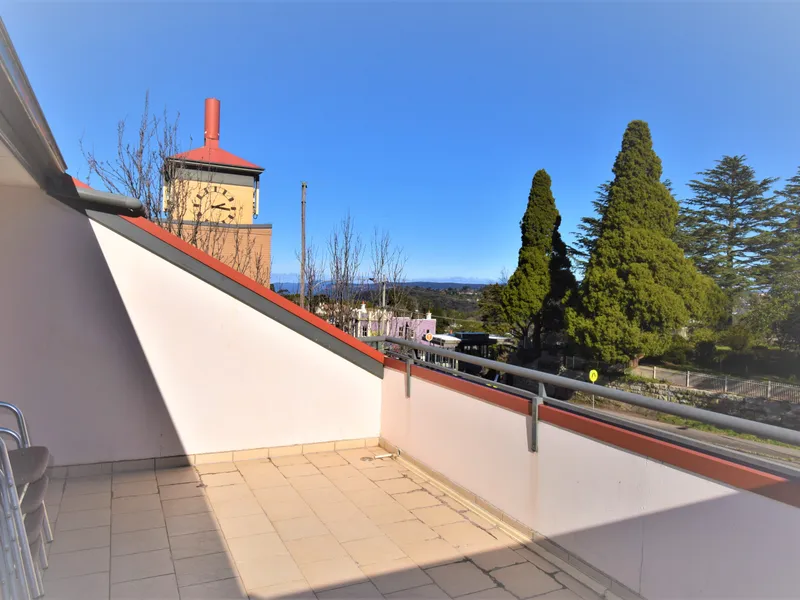 Loft Apartment with views over Leura 