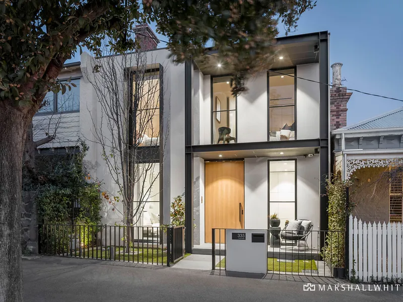 First-Class Poolside Family Entertainer