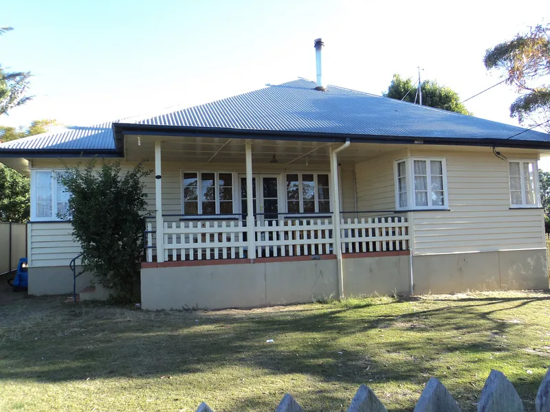 NEAT AND TIDY COTTAGE PLUS 2 CAR SHED