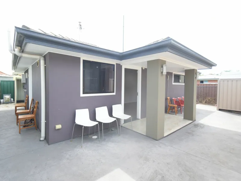 EXCELLENT CONDITION & COMFORTABLE 2 BEDROOM GRANNY FLAT