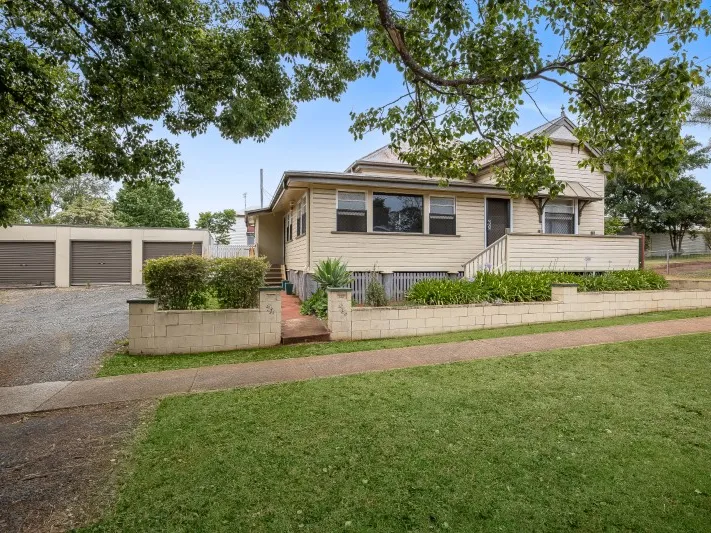 CHARACTER HOME --  SOUTH TOOWOOMBA