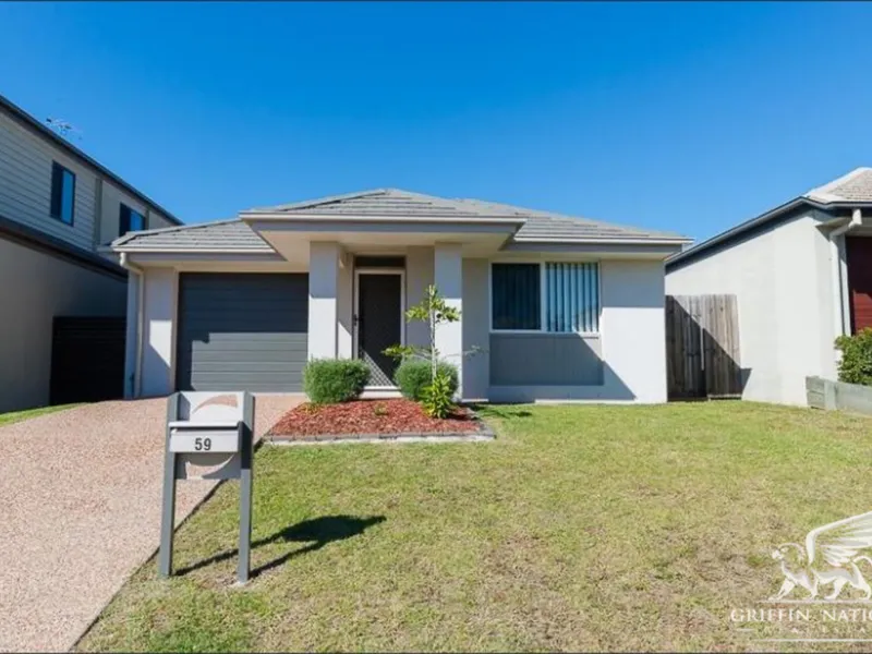 Family Home In The Heart Of North Lakes!