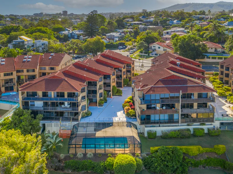 Uncut Two Storey Gem