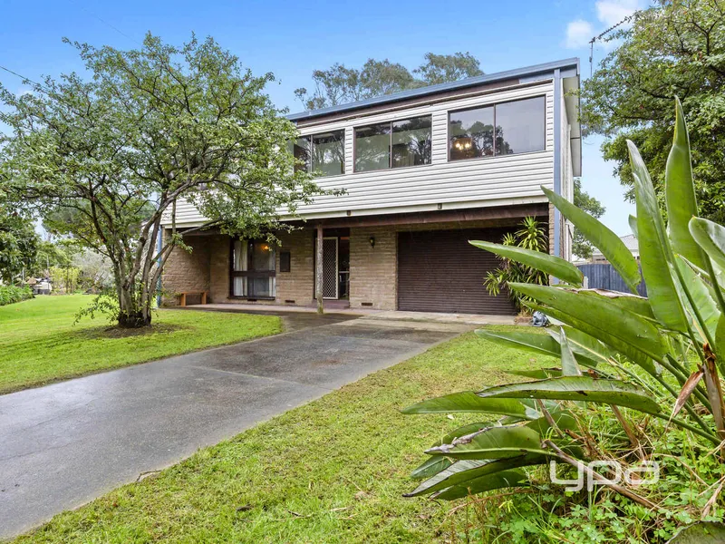 WELL LOVED BEACH HOUSE IN BEAUTIFUL SAFETY BEACH LOCATION