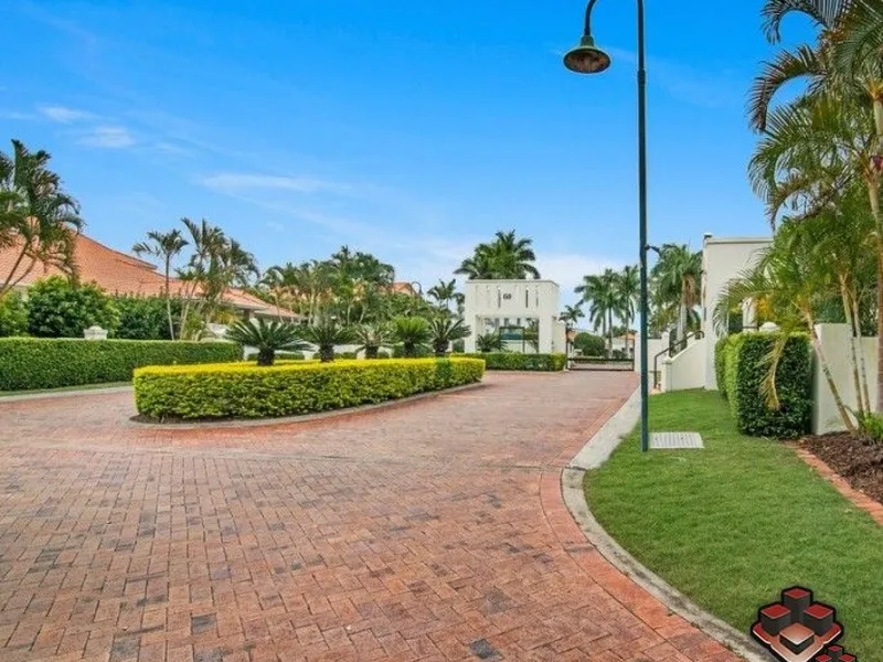 $650 P/W TOWNHOUSE IN GATED COMPLEX