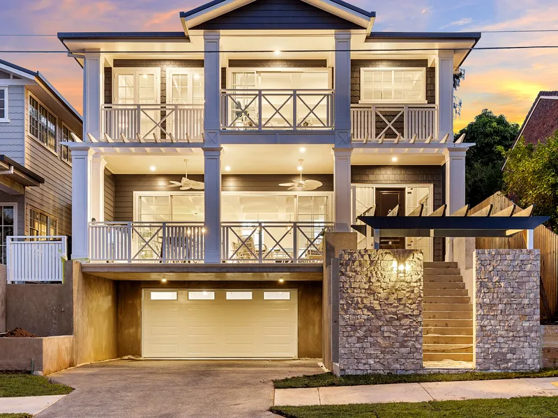 Brand New Luxury Hamptons Style Home directly opposite Anzac Park 