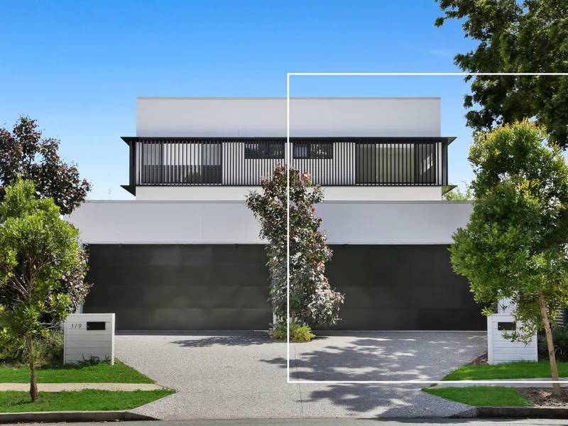 Near New Designer Residence - Walk To Beach!