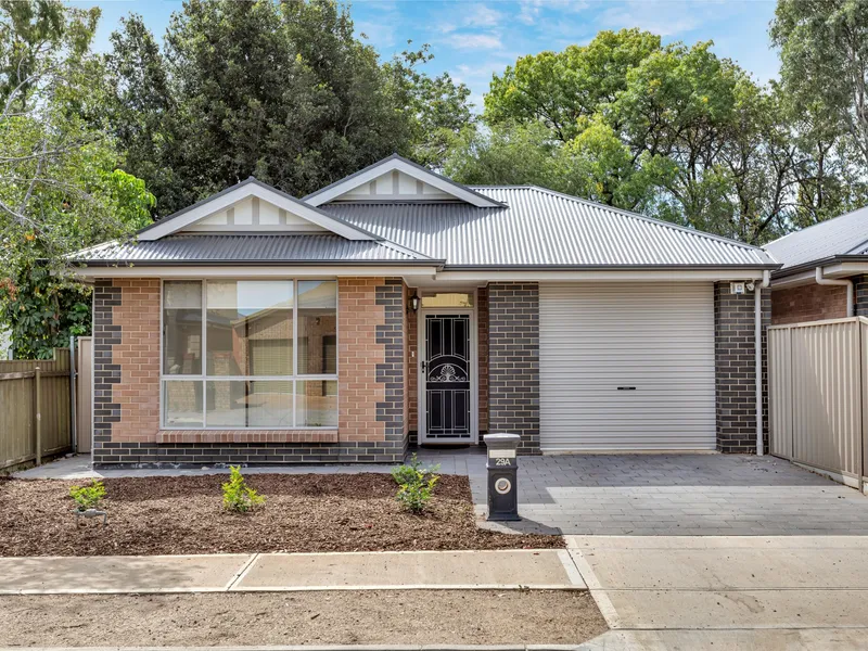 Modern Courtyard Home In Sought After Location