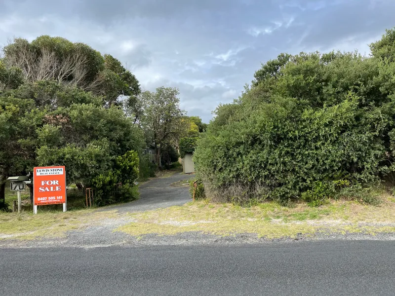 2 bedroom holiday shack 1.2 kms from 3rd Beach.
