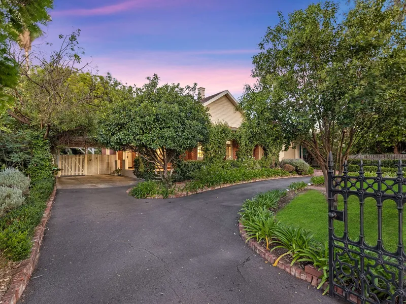 CHARISMATIC BUNGALOW WITH MODERN FAMILY LIVING, INGROUND POOL & WINE CELLAR