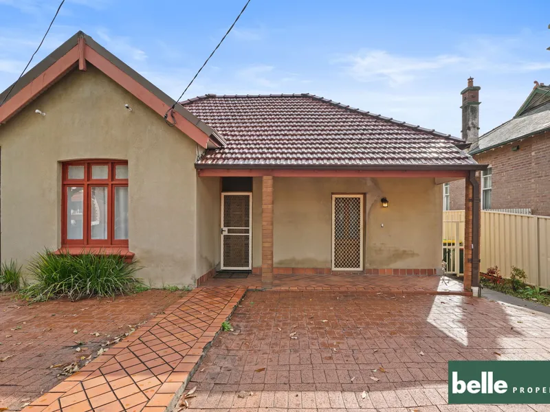 Spacious Duplex In Fantastic Location!