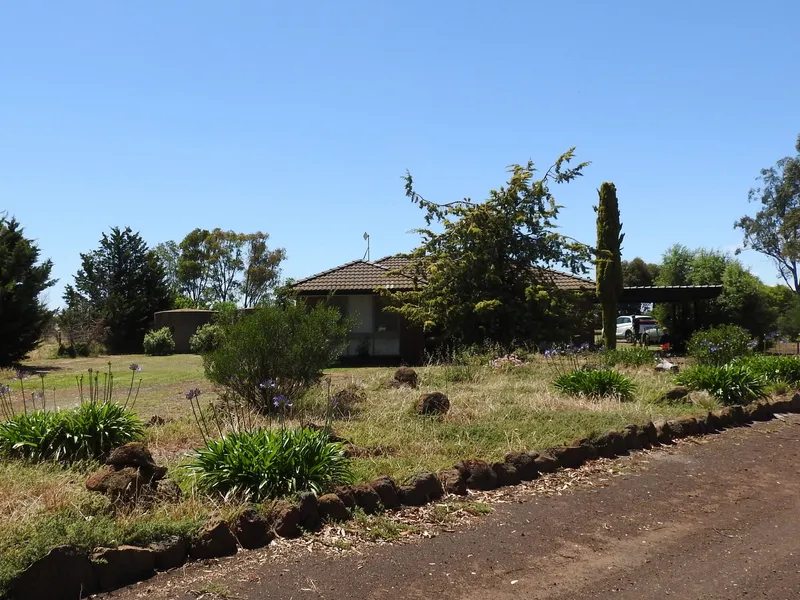 Perfect rural property, close to everything
