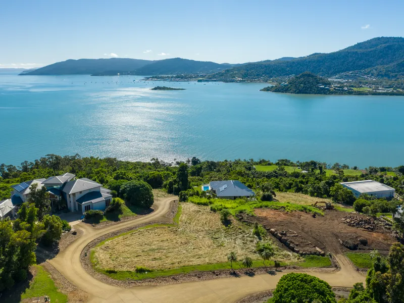 EXCLUSIVE PRIVATE ESTATE..  LARGE OCEAN VIEW BLOCK