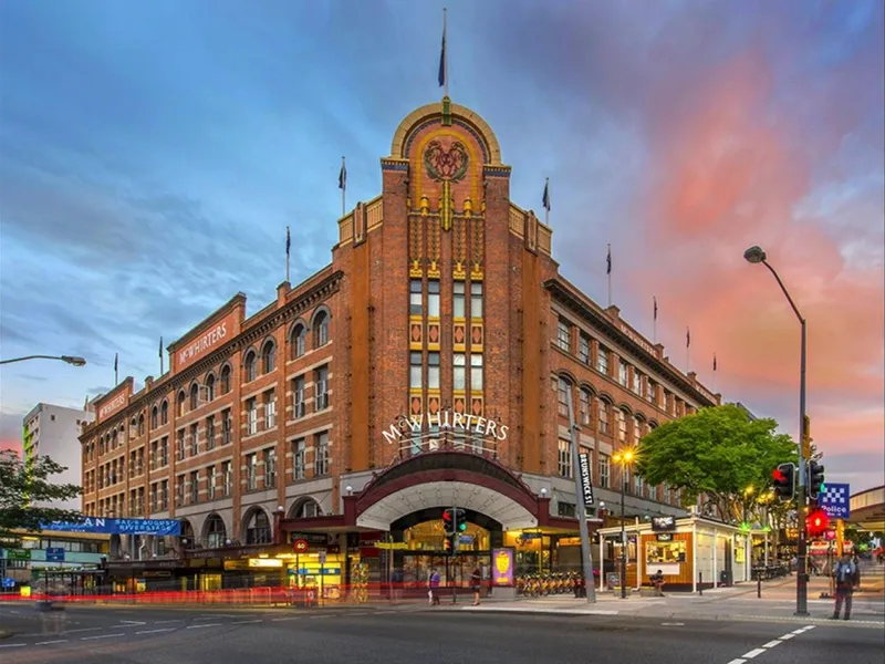 ONE BEDROOM LUXURY APARTMENT IN THE ICONIC MCWHIRTERS BUILDING