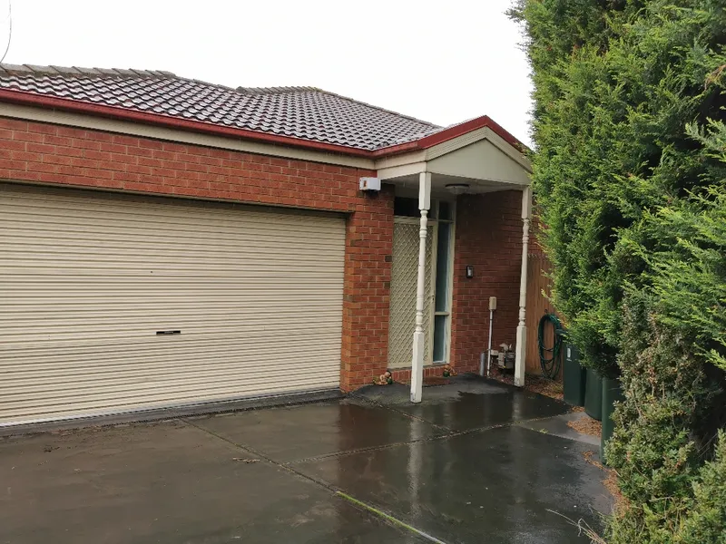 Fantastic residence located only minutes to Bentleigh shops and transport.