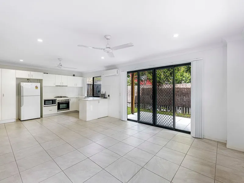 THREE BEDROOM TOWNHOUSE IN IDEAL LOCATION