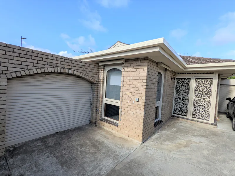 REFURBISHED TWO BEDROOM UNIT IN NEWTOWN
