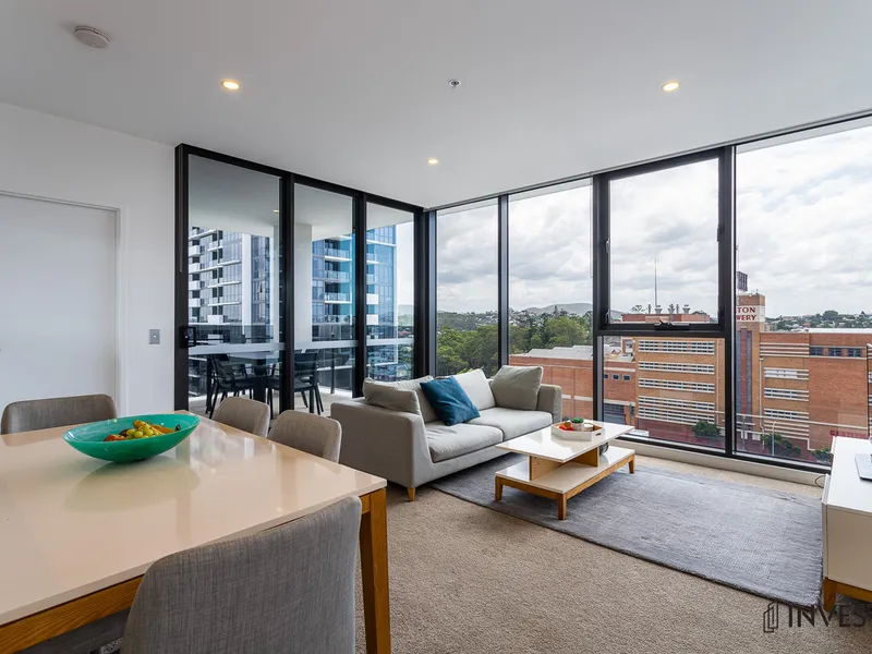 Live the inner city life style with no better location