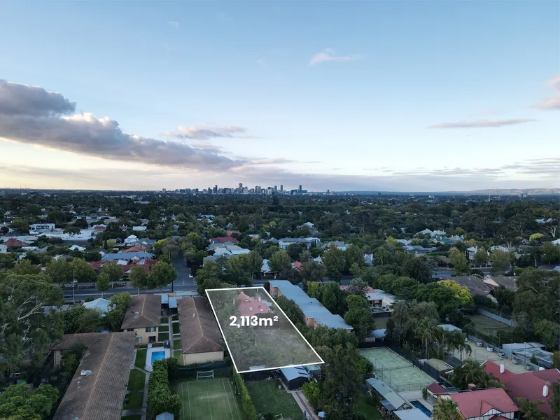 SITUATED ON A HUGE LANDHOLDING OF APPROX 2113 SQM