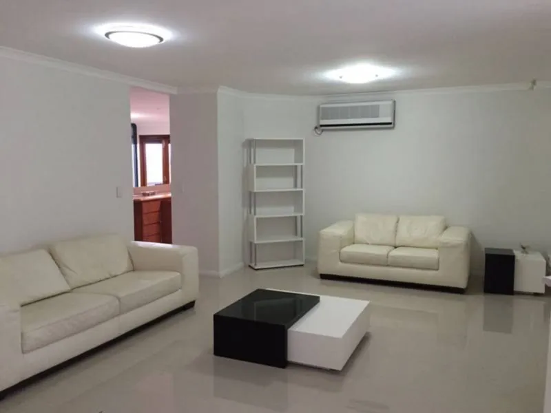 Great Location, Newly Renovated and Spacious 4x2 House!!
