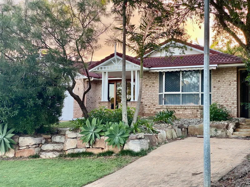 Three Living Rooms - Dual Living Potential - POOL - Room for the Boat!