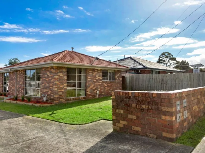 Renovated - 2 Bedroom, 1 Bathroom, Single Garage