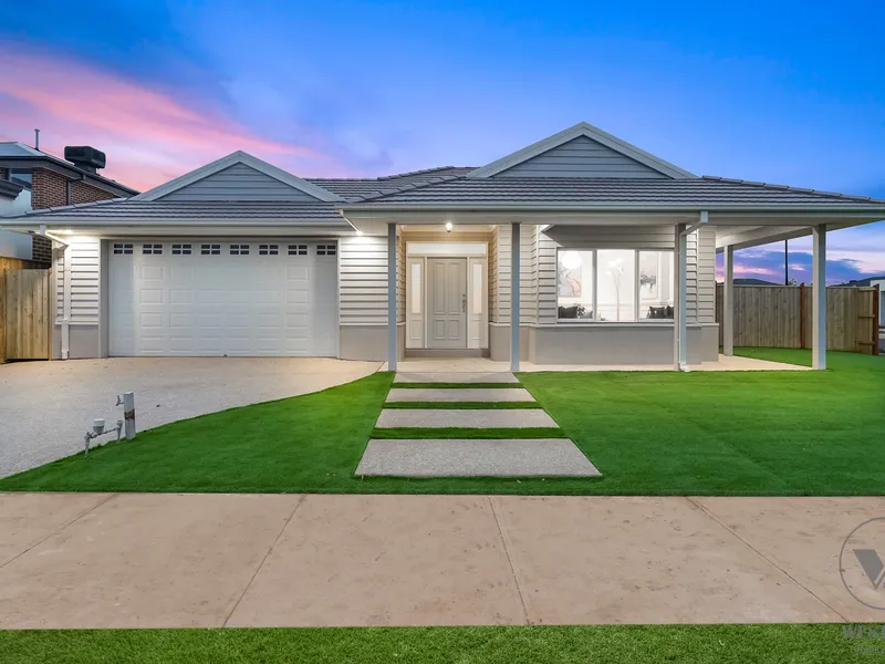 A showcase of luxury, elegance and classic Hamptons appeal located on a prime allotment in a Bridgefield Estate of Rockbank.