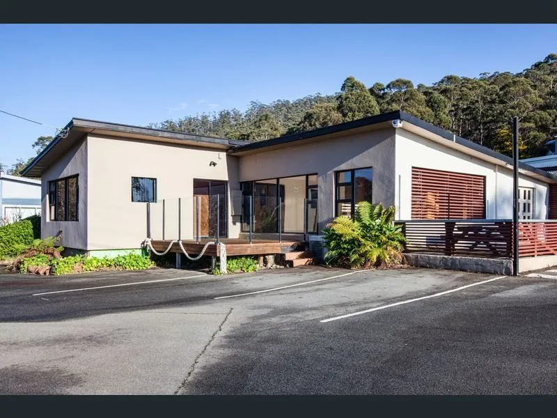 Comfortable home minutes to Beach