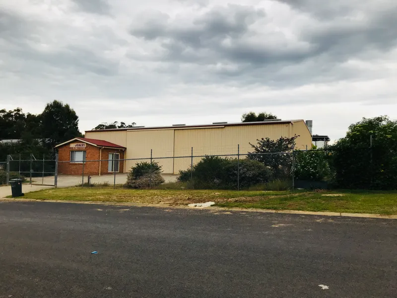 FREEHOLD PLUS ESTABLISHED JOINERY BUSINESS FOR SALE