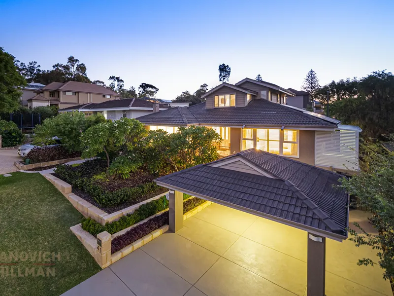 FAMILY HOME READY TO MOVE IN & ENJOY