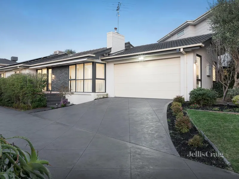 Stylish Entertaining Oasis In A Quiet Court Setting Within The MWSC Zone