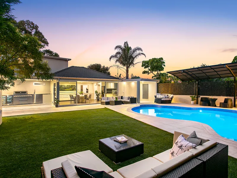 A Private Resort-Style Family Entertainer (Access Via Bay Street)