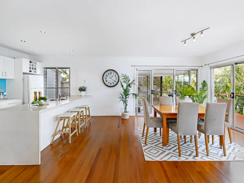 House-Sized Duplex, Walk to Beach!