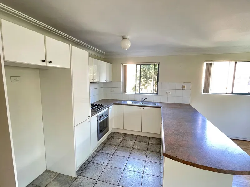 Modern 3 bedroom apartment in convenient location