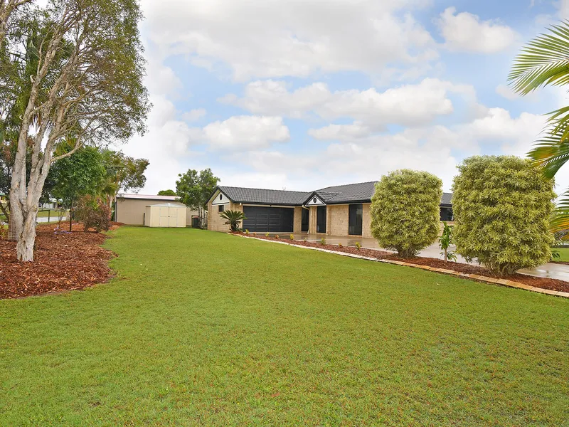 5 BEDROOMS PLUS OFFICE ON HALF ACRE WITH VIEWS