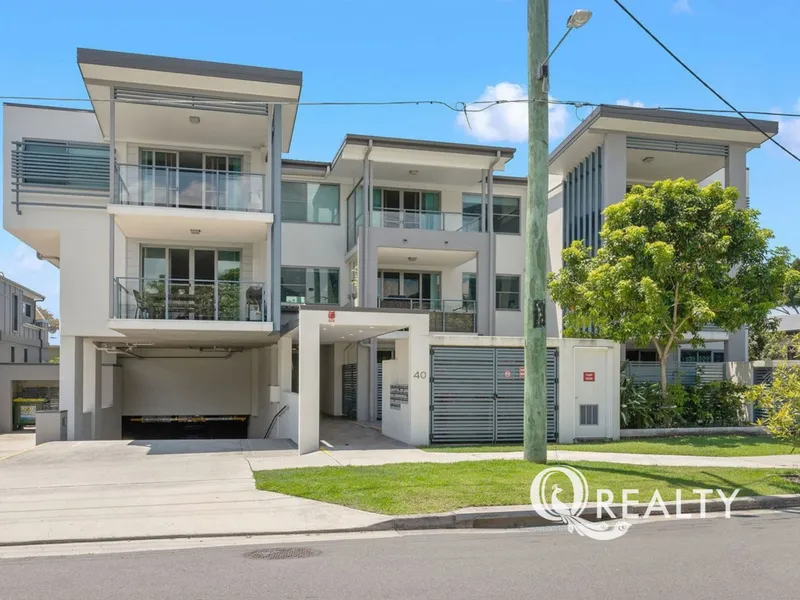 Neat & Tidy 2 Bedroom Unit in Great Location!