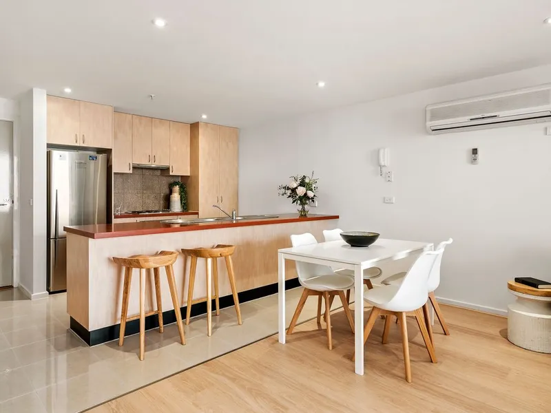 Ideally Located Modern Apartment