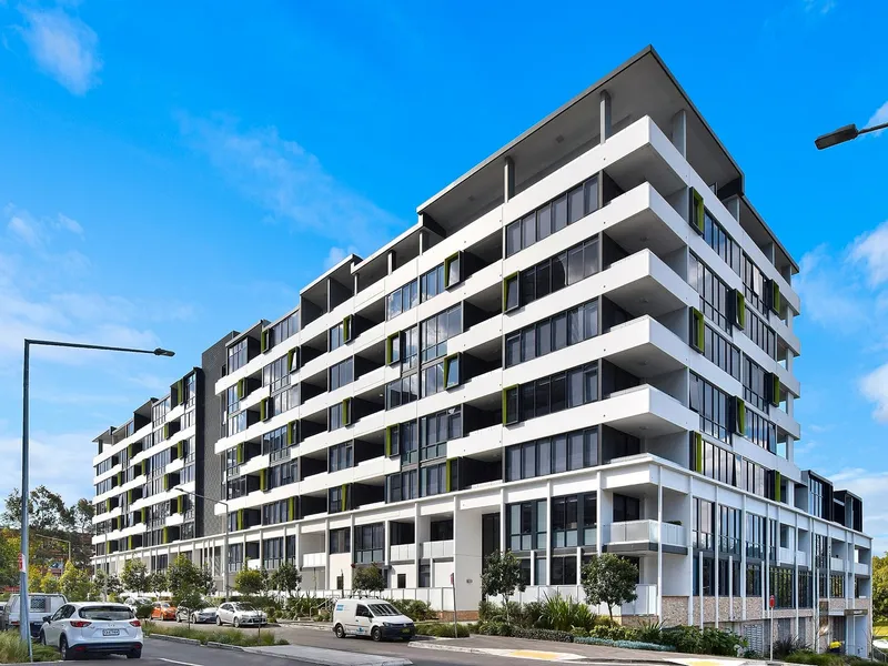 Nearly brand new 3 bedroom apartment 