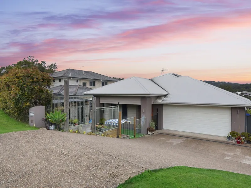 MODERN FAMILY HOME WITH DUAL LIVING POTENTIAL!