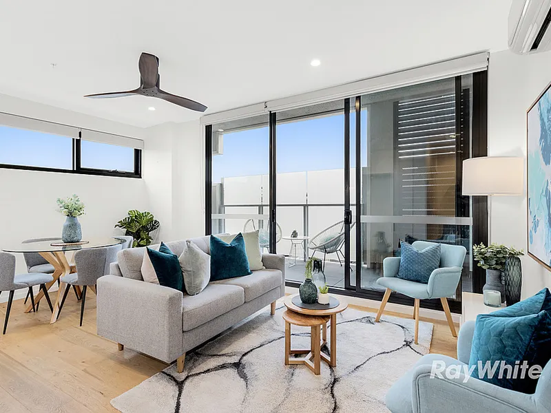 Online Auction | Contemporary Chic Infused with Northern Sun