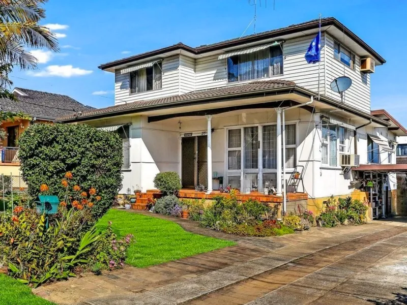 STUNNING FAMILY HOME IN PRIME LOCATION OF CONDELL PARK