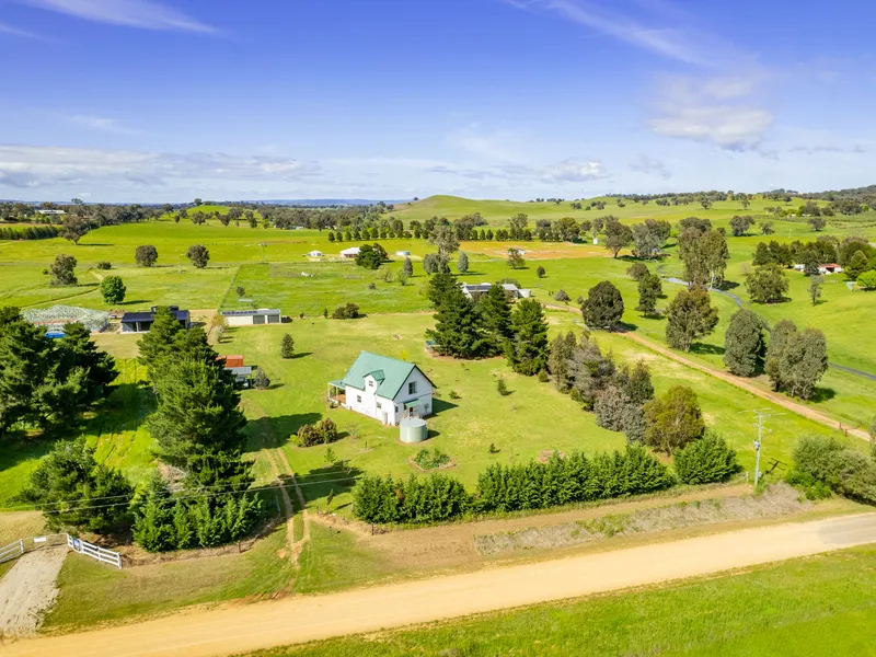 CHARMING COUNTRY HOME ON 5 ACRES!