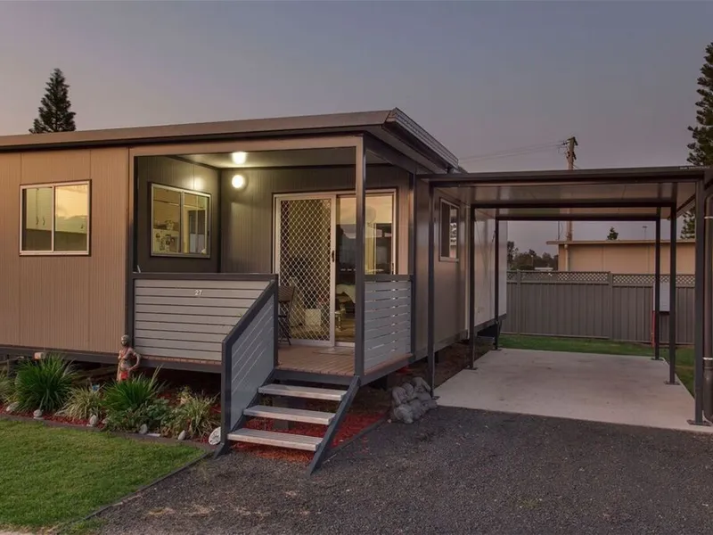 RENOVATED HOME FOR RENT...NO BOND...NO CONTRACT... 40+ LIVING