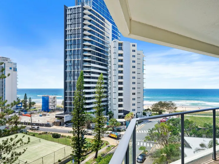 Experience Elevated Living in the Heart of Surfers Paradise!