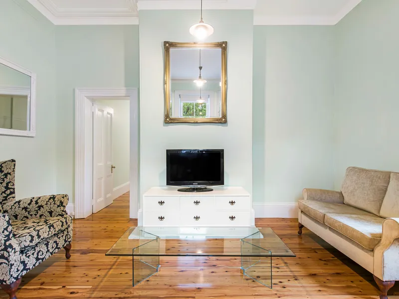 Character Filled Apartment In Prime Location