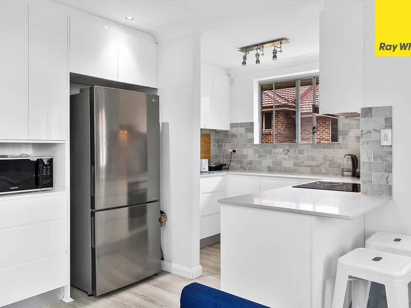 STUNNING MODERN TWO BEDROOM UNIT IN TOP LOCATION!!!
