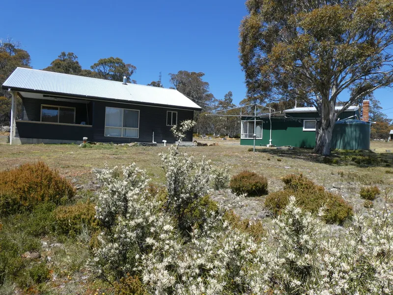 VIEWS TO ARTHURS LAKE