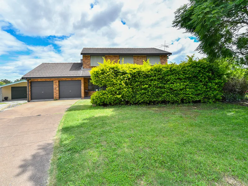 Cul-de-sac Location with Shed + Pool